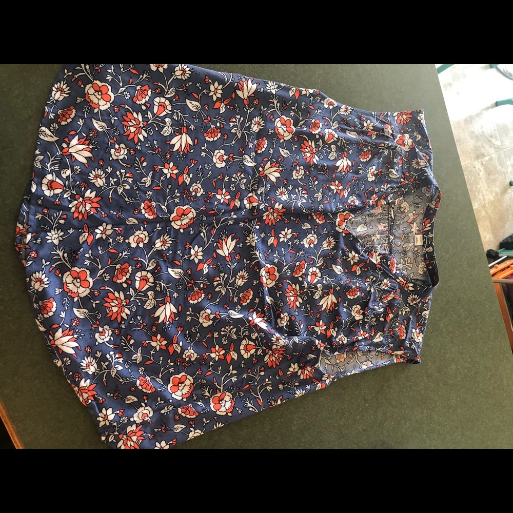5/$25 Old navy size large EUC